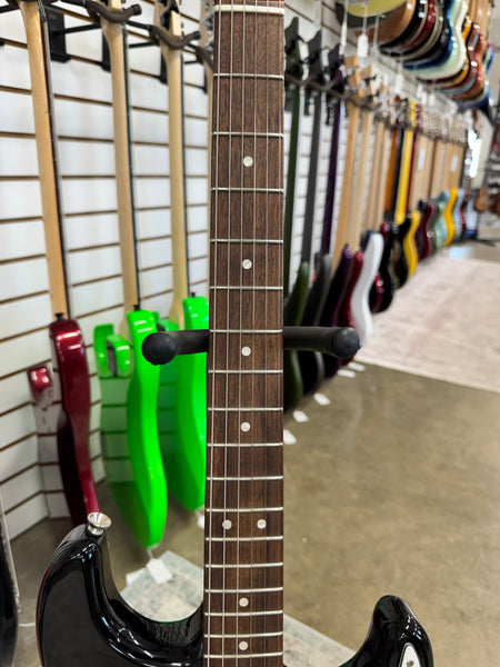 Squier Classic Vibe '60s Stratocaster with Laurel Fretboard - 3-Color Sunburst