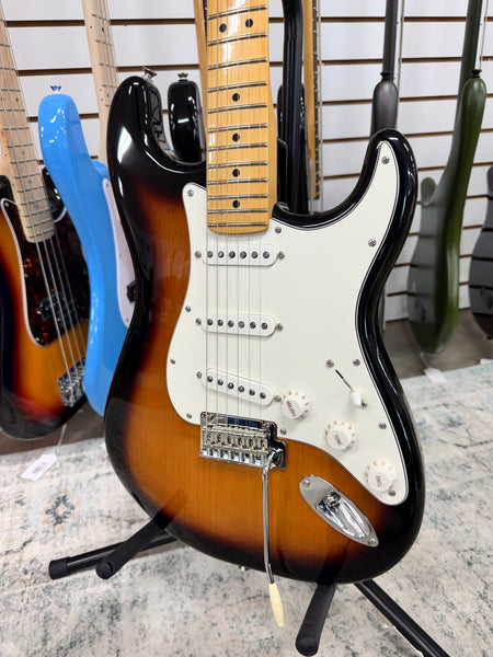Fender Player Stratocaster with Maple Fretboard - 2-Color Sunburst