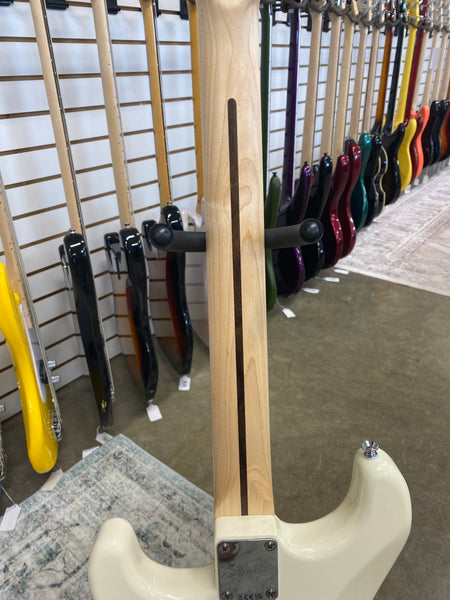 Squier Affinity Series Stratocaster with Maple Fretboard - Olympic White
