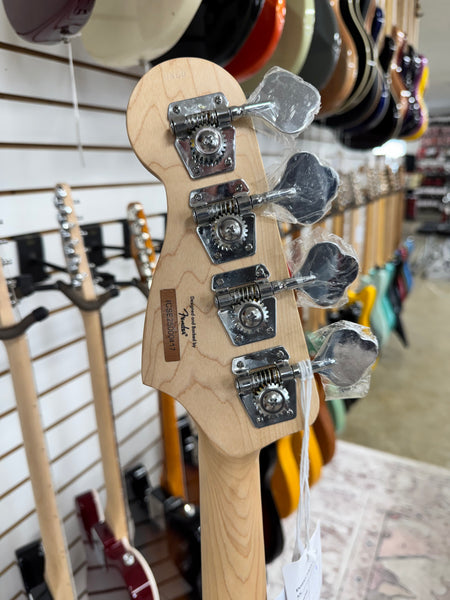 Squier Debut Series Precision Bass - Black