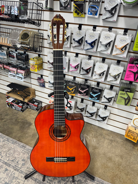 Washburn C5CE Classical Series Spruce/Catalpa Cutaway Nylon String with Electronics - Natural