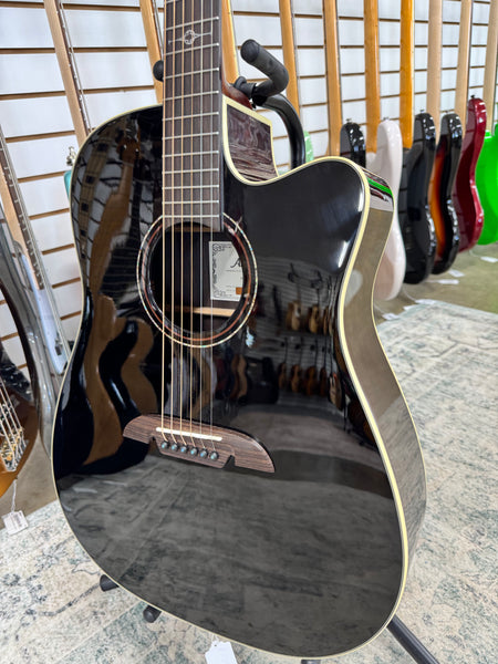 Alvarez AD70CE Dreadnought Cutaway with Electronics - Black