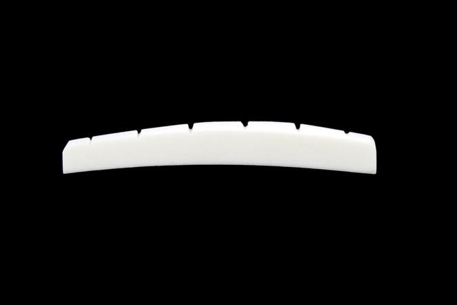 Allparts BN-0206-000 RADIUSED SLOTTED BONE NUT FOR FENDER® GUITARS Bleached