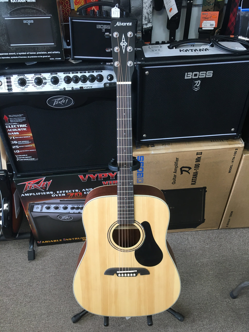 Alvarez RD26S-AGP REGENT 26 SERIES STARTER PACK W/BAG, TUNER, STRAPS, CLOTH & PICKS Natural/Satin
