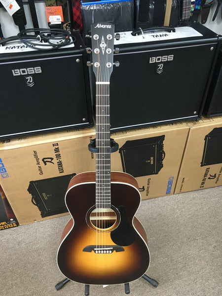 Alvarez RF26SSB-AGP REGENT 26 SERIES STARTER PACK W/BAG, TUNER, STRAPS, CLOTH & PICKS Sunburst/Satin