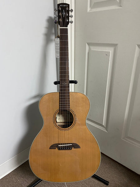 Alvarez AF75E-AGP Artist Series OM Acoustic Guitar Pack with Electronics