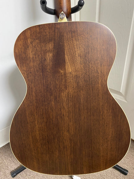 Alvarez AF75E-AGP Artist Series OM Acoustic Guitar Pack with Electronics