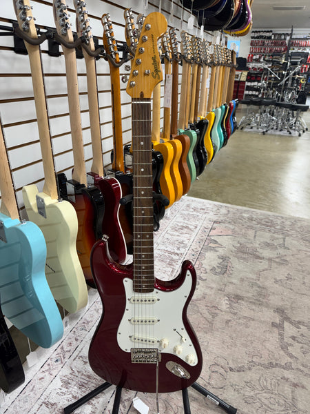 Squier Classic Vibe '60s Stratocaster with Laurel Fretboard - Candy Apple Red