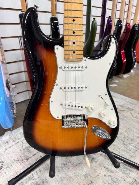 Fender Player Stratocaster with Maple Fretboard - 2-Color Sunburst