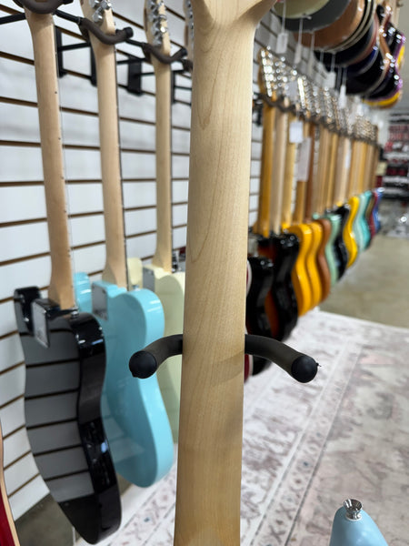 Squier Debut Series Stratocaster - Daphne Blue