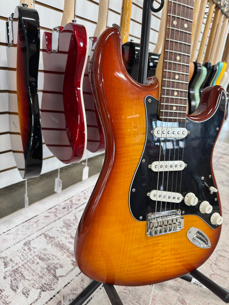 Fender Player Stratocaster Plus Top with Maple Fretboard - Aged Cherry Burst