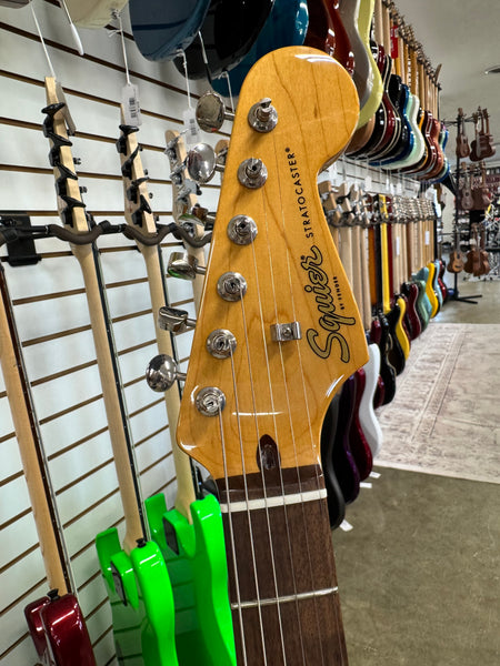 Squier Classic Vibe '60s Stratocaster with Laurel Fretboard - 3-Color Sunburst