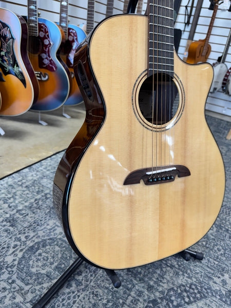Alvarez AEG70ce Artist Elite Grand Auditorium Acoustic Electric Guitar - Natural