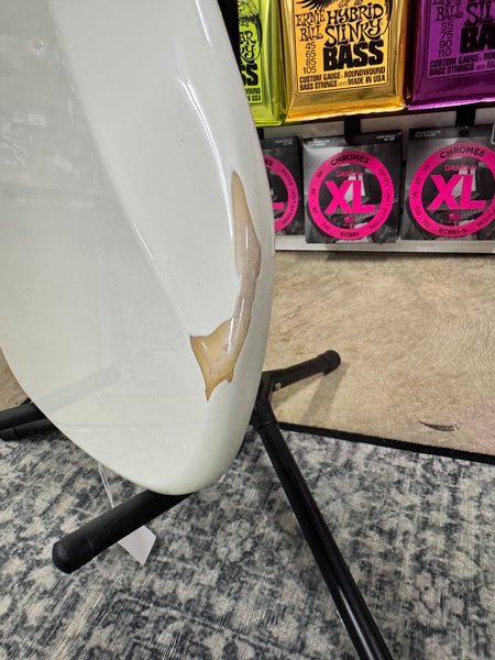 Squier Affinity Jazz Bass V with Maple Fretboard - Olympic White