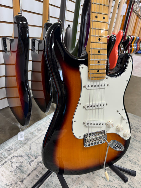 Fender Player Stratocaster with Maple Fretboard - 2-Color Sunburst