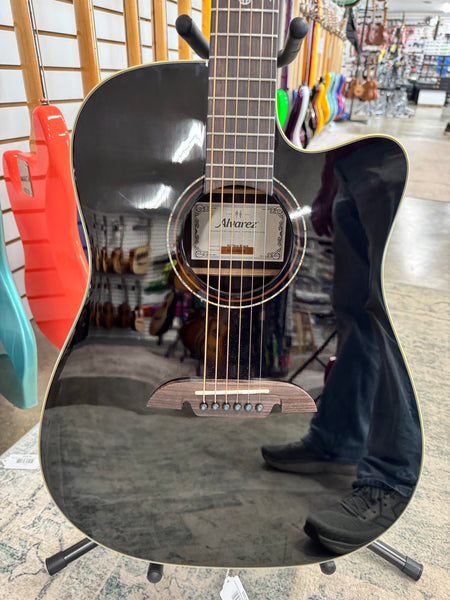 Alvarez AD70CE Dreadnought Cutaway with Electronics - Black