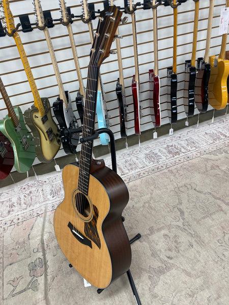 Taylor 314e with V-Class Bracing - Natural