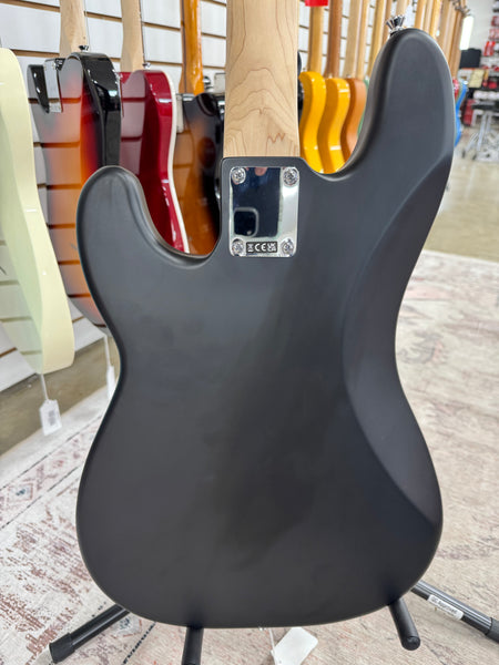 Squier Debut Series Precision Bass - Black