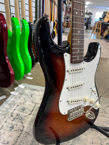 Squier Classic Vibe '60s Stratocaster with Laurel Fretboard - 3-Color Sunburst
