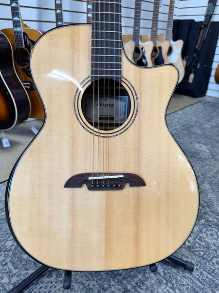 Alvarez AEG70ce Artist Elite Grand Auditorium Acoustic Electric Guitar - Natural