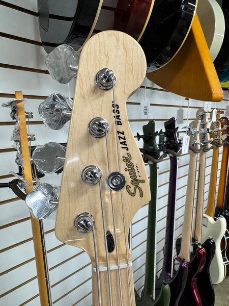 Squier Affinity Jazz Bass with Maple Fretboard - 3-Color Sunburst