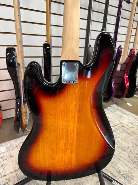 Squier Affinity Jazz Bass with Maple Fretboard - 3-Color Sunburst