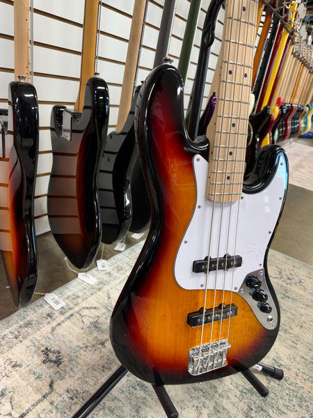 Squier Affinity Jazz Bass with Maple Fretboard - 3-Color Sunburst