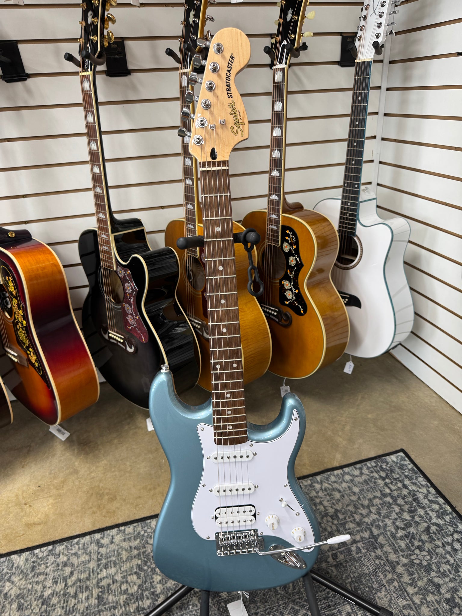 Squier Affinity Stratocaster Junior - Ice Blue Metallic - B Stock