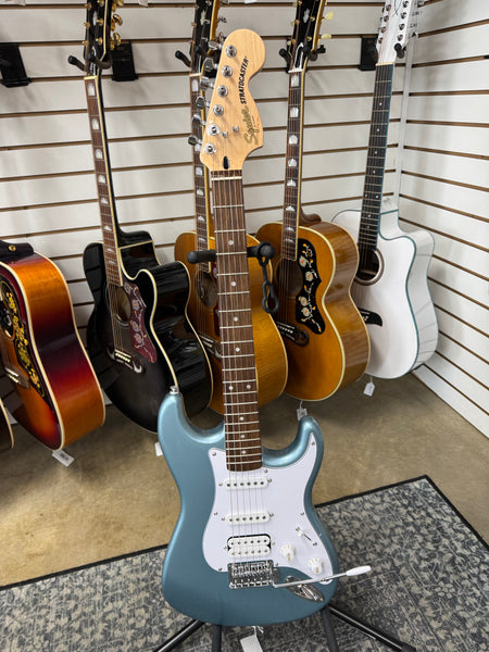 Squier Affinity Stratocaster Junior - Ice Blue Metallic - B Stock