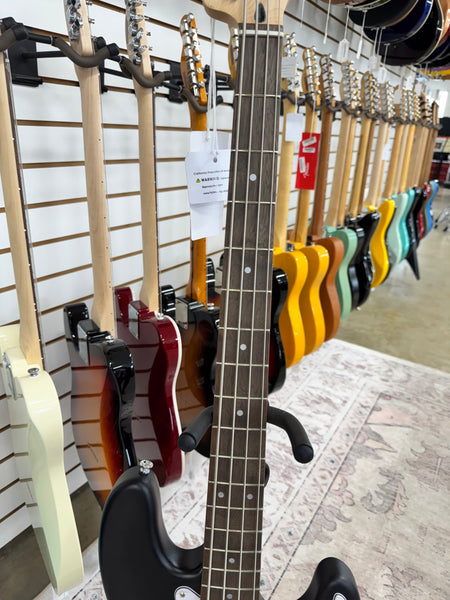 Squier Debut Series Precision Bass - Black