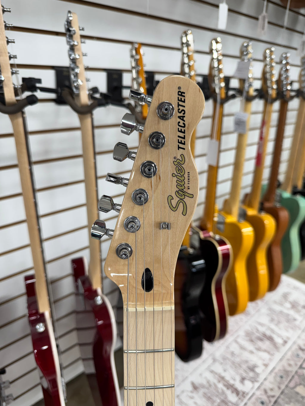 Squier Affinity Telecaster with Maple Fretboard - 3-Tone Sunburst