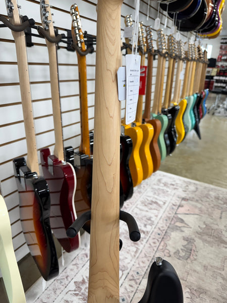 Squier Debut Series Precision Bass - Black