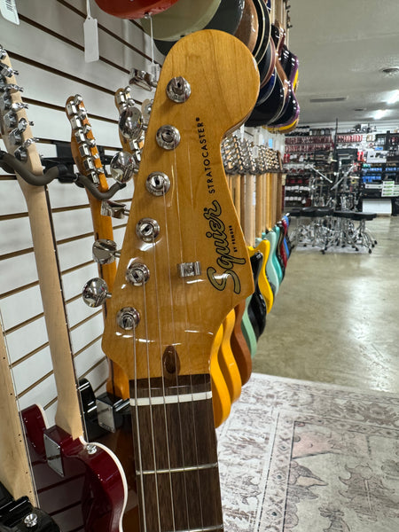 Squier Classic Vibe '60s Stratocaster with Laurel Fretboard - Candy Apple Red