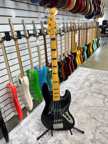 Squier Classic Vibe '70s Jazz Bass V - Black