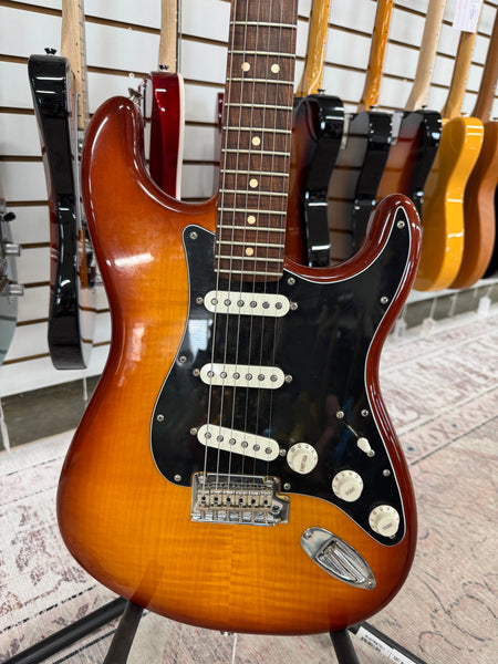 Fender Player Stratocaster Plus Top with Maple Fretboard - Aged Cherry Burst