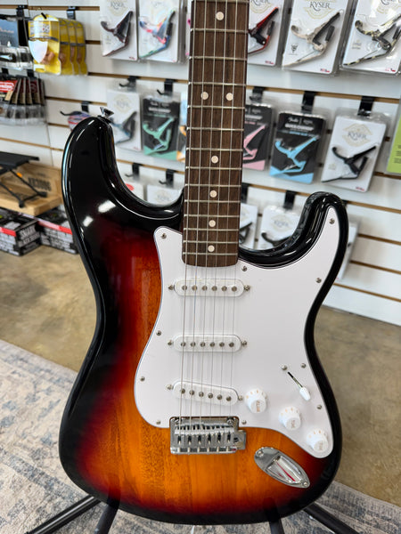 Fender Standard Stratocaster - 3-Color Sunburst