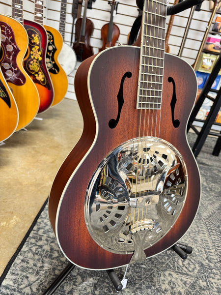 Fender Paramount PR-180E Resonator - Aged Cognac Burst