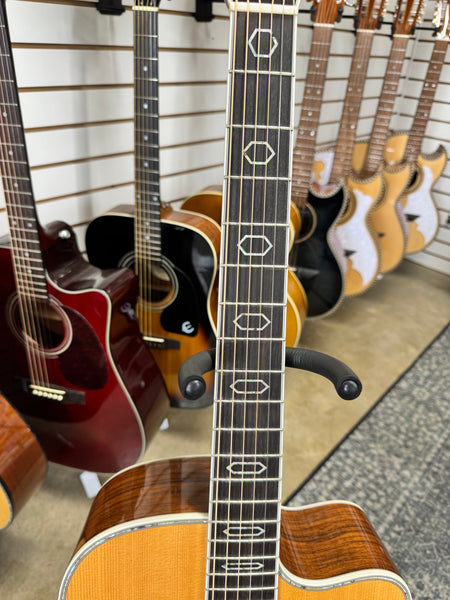 Martin DC Aura Custom Dreadnaught Acoustic Electric - Natural