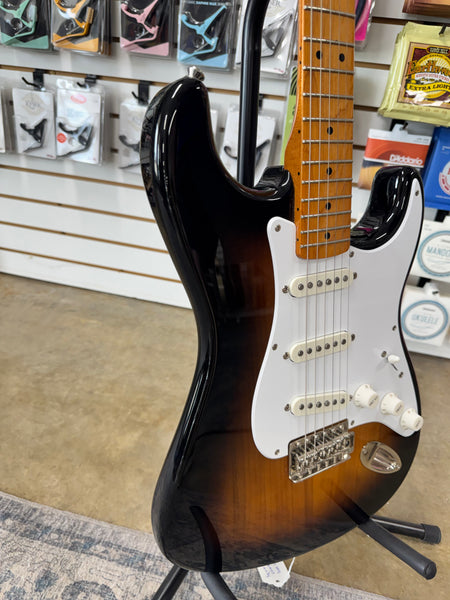 Squier Classic Vibe '60s Stratocaster with Laurel Fretboard - 3-Color Sunburst
