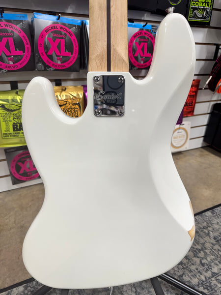 Squier Affinity Jazz Bass V with Maple Fretboard - Olympic White