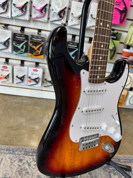 Fender Standard Stratocaster - 3-Color Sunburst