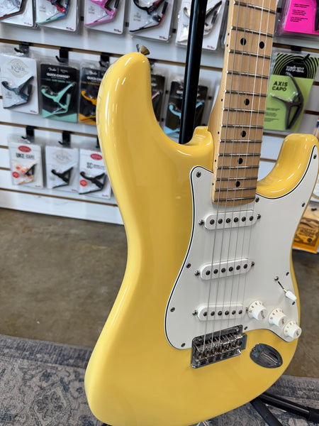 Fender Player Stratocaster with Maple Fretboard - Buttercream