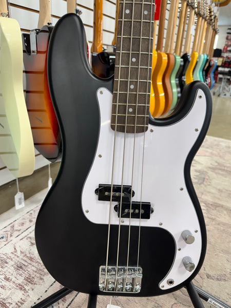 Squier Debut Series Precision Bass - Black