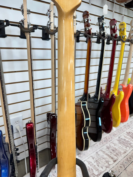 Squier Classic Vibe Bass VI - 3-Color Sunburst