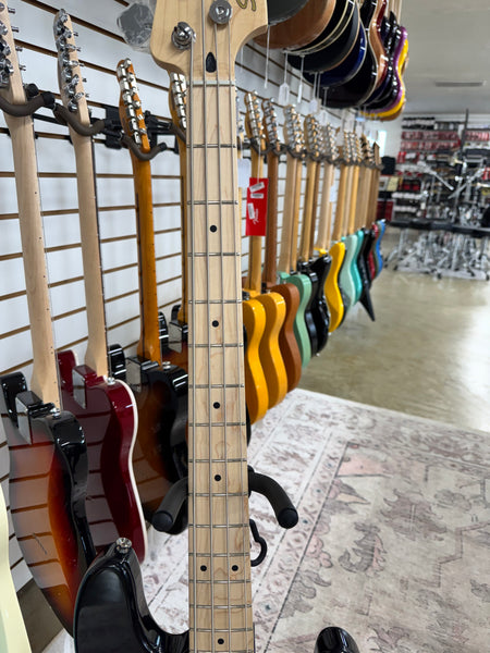 Squier Affinity Precision Bass PJ with Maple Fretboard - Black