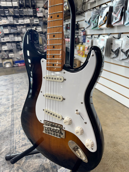 Squier Classic Vibe '60s Stratocaster with Laurel Fretboard - 3-Color Sunburst