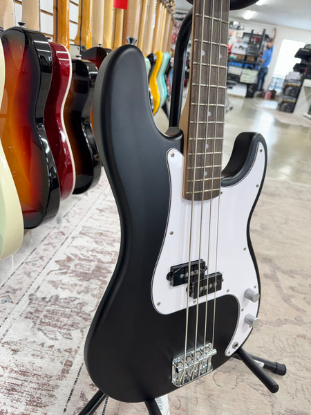 Squier Debut Series Precision Bass - Black