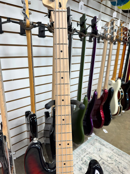 Squier Affinity Jazz Bass with Maple Fretboard - 3-Color Sunburst