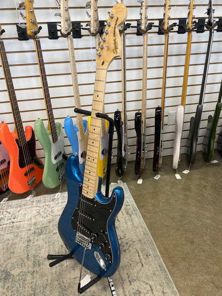 Squier Affinity Stratocaster with Maple Fretboard - Lake Placid Blue