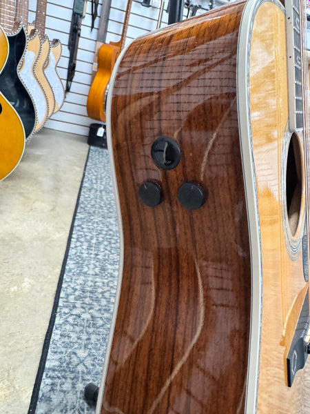 Martin DC Aura Custom Dreadnaught Acoustic Electric - Natural